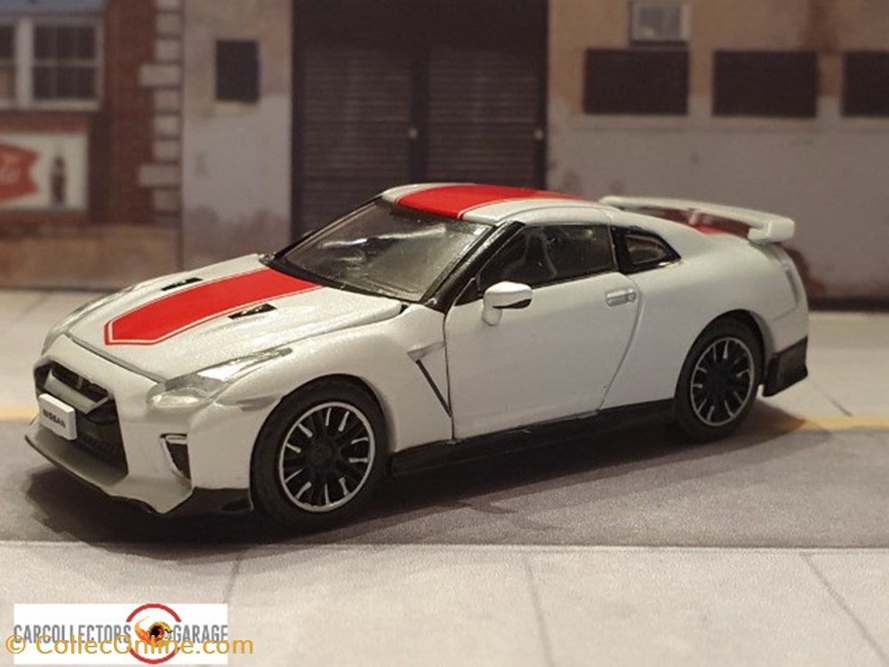 modeles reduits nissan gt r 50th anniversary