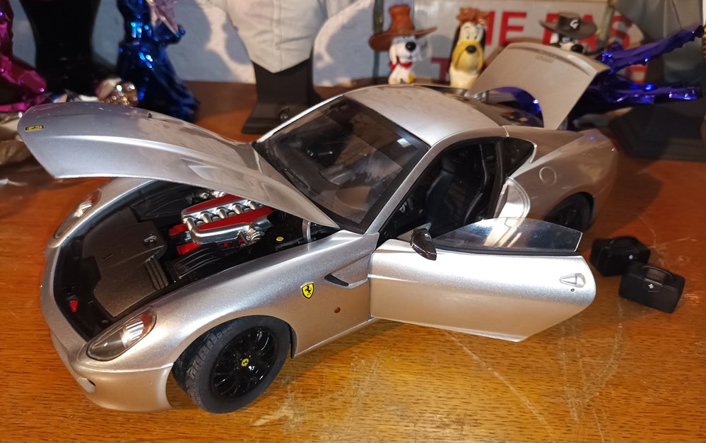 2007 599 GTB Fiorano gris métal Hot Wheels modeles reduits 2007 599 gtb fiorano gris metal hot wheels