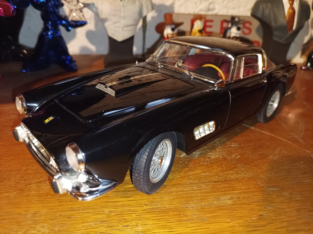 1955 410 superamerica noire Hot Wheels a modeles reduits 1955 410 superamerica noire hot wheels a