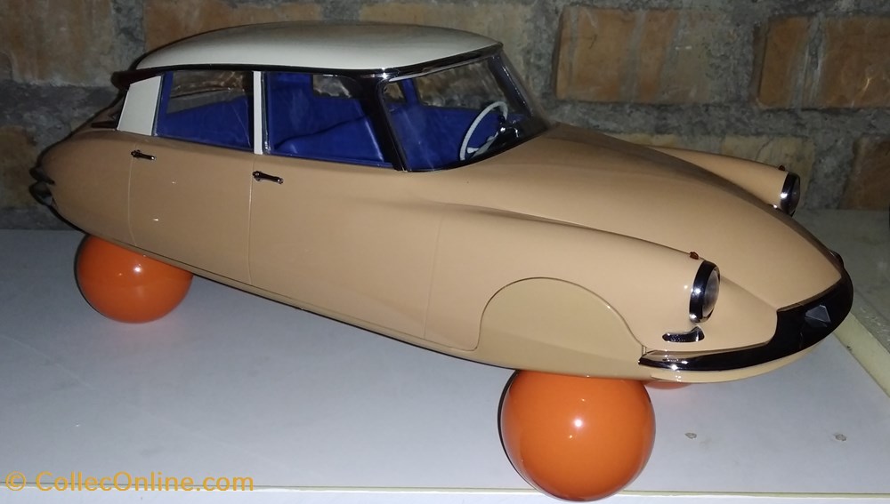 modeles reduits voitures citroen ds 19 sur ballons norev 967 1000