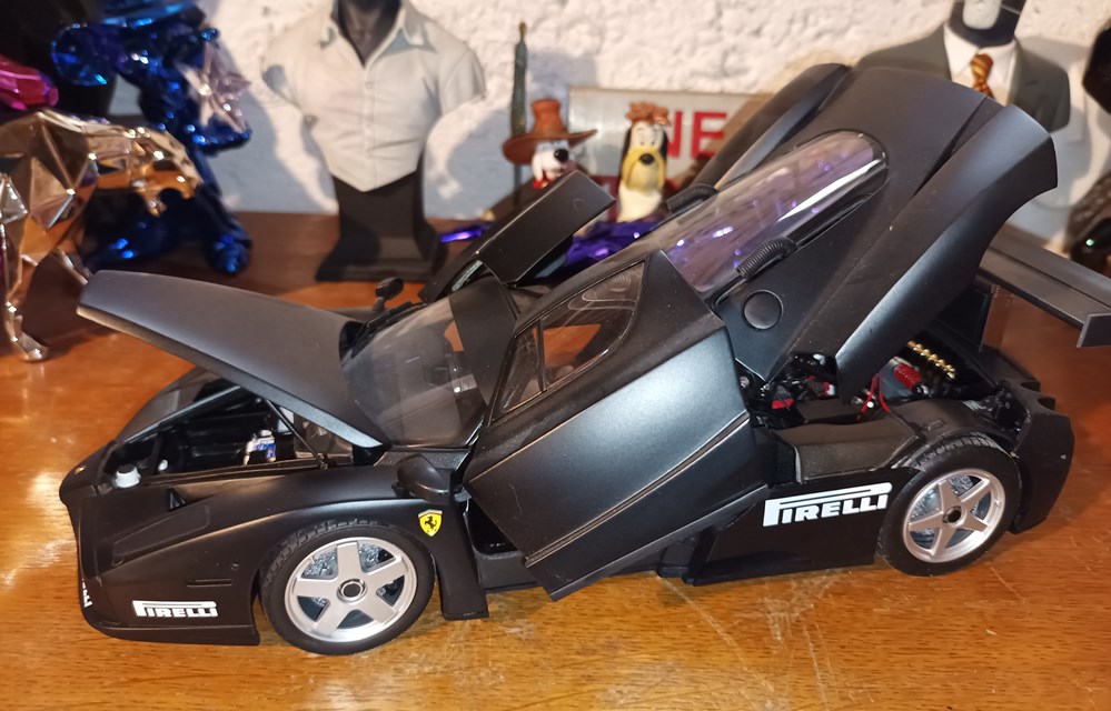 2003 Enzo test noir mat BBR modeles reduits 2003 enzo test noir mat bbr