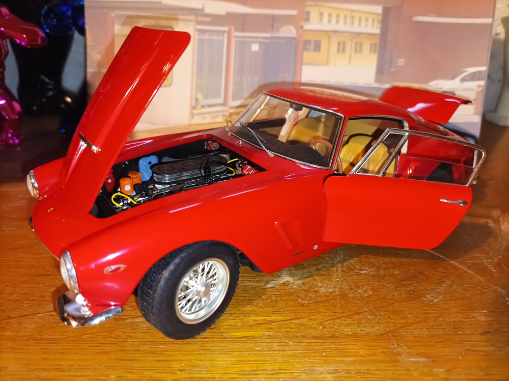1961 250 GT passo corte rouge Hot Wheels modeles reduits 1961 250 gt passo corte rouge hot wheels