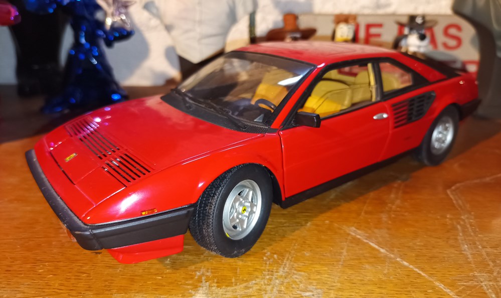 1982 Mondial 8 rouge Hot Wheels 3 modeles reduits 1982 mondial 8 rouge hot wheels