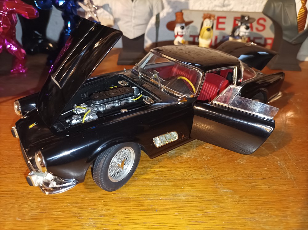 1955 410 superamerica noire Hot Wheels a modeles reduits 1955 410 superamerica noire hot wheels a