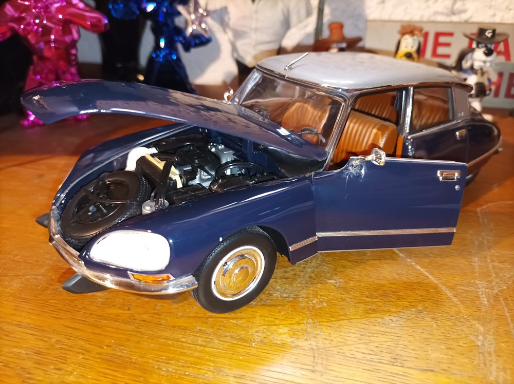 modeles reduits ds 23 pallas 1972 bleu nuit norev