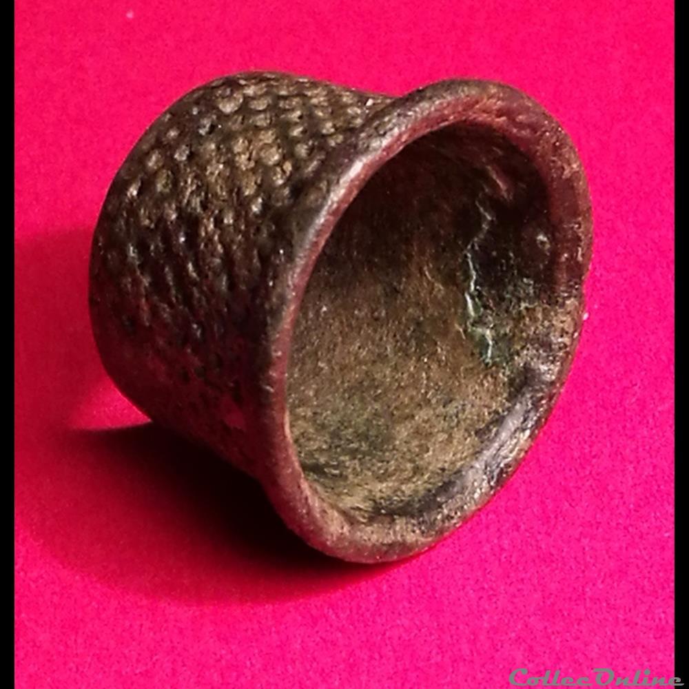 vetement et accessoire de moderne bague a coudre xixeme