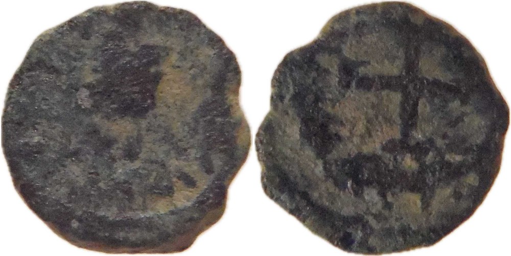 Mâcon ? 476-534 petit bronze Burgonde imité d'un nummus romain exemplaire 1 monnaies europe medievale france merovingiennes macon 476 534 petit bronze burgonde imite un nummus romain exemplaire 1