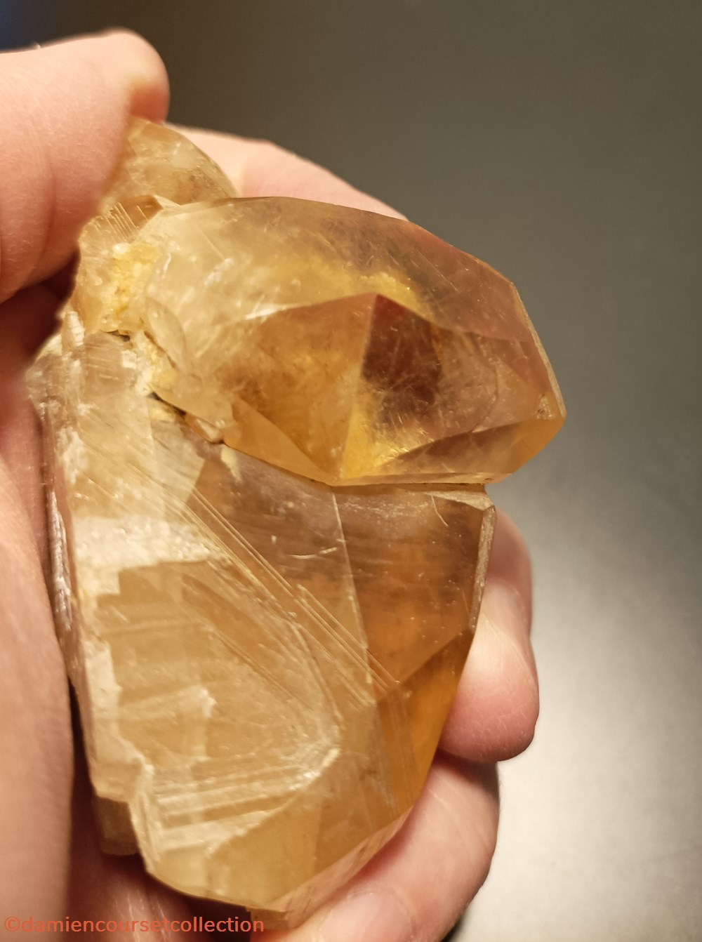 Calcite (Mont sur Marchienne) 3 mineraux meteorites macle calcite mont sur marchienne