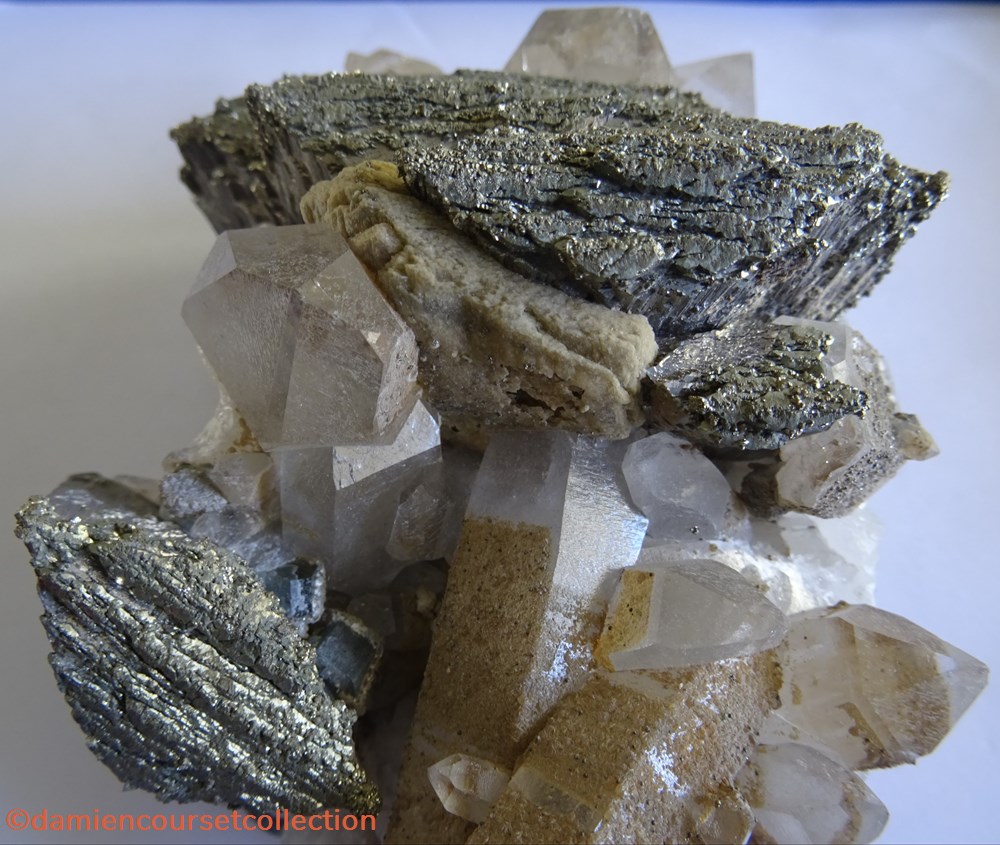 mineraux meteorites arsenopyrite xxl marcasite quartz siderite et apatite