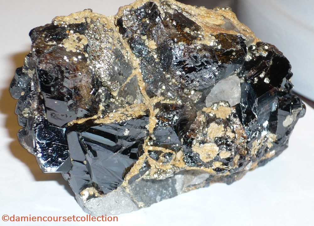 Cassitérite et Arsenopyrite mineraux meteorites cassiterite et arsenopyrite