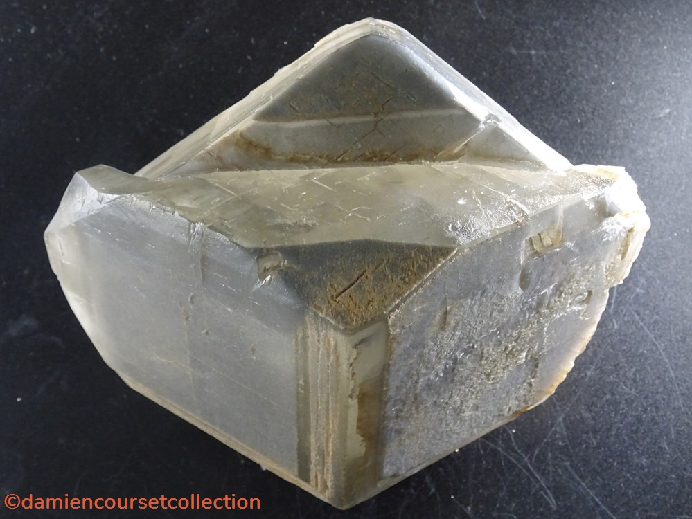 Calcite (Chimay) mineraux meteorites macle calcite chimay