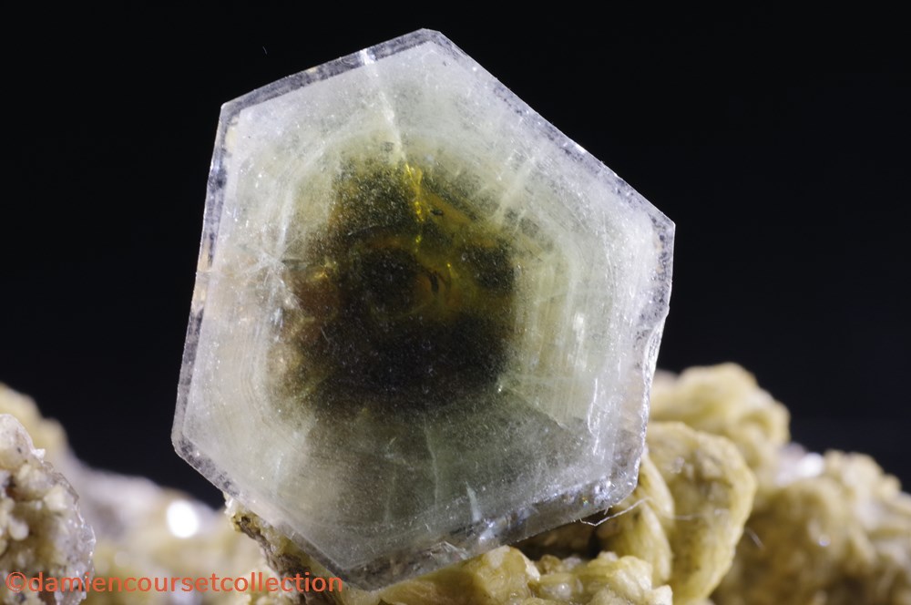 Apatite 3 mineraux meteorites fluorapatite apatite
