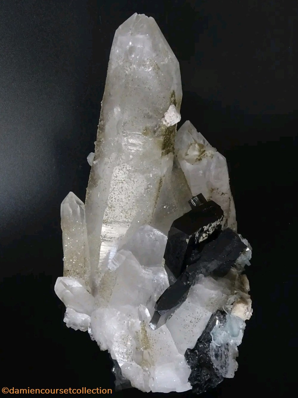 Quartz, ferberite, apatites bleues et Fluorite XXL 4 mineraux meteorites quartz ferberite apatites bleues et fluorite xxl