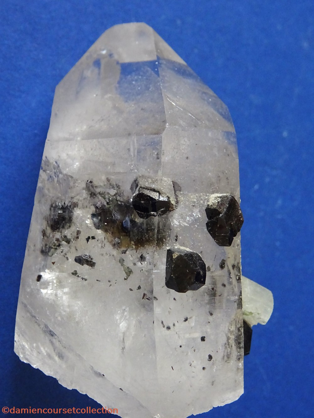Cassitérite sur Quartz 5 mineraux meteorites cassiterite sur quartz