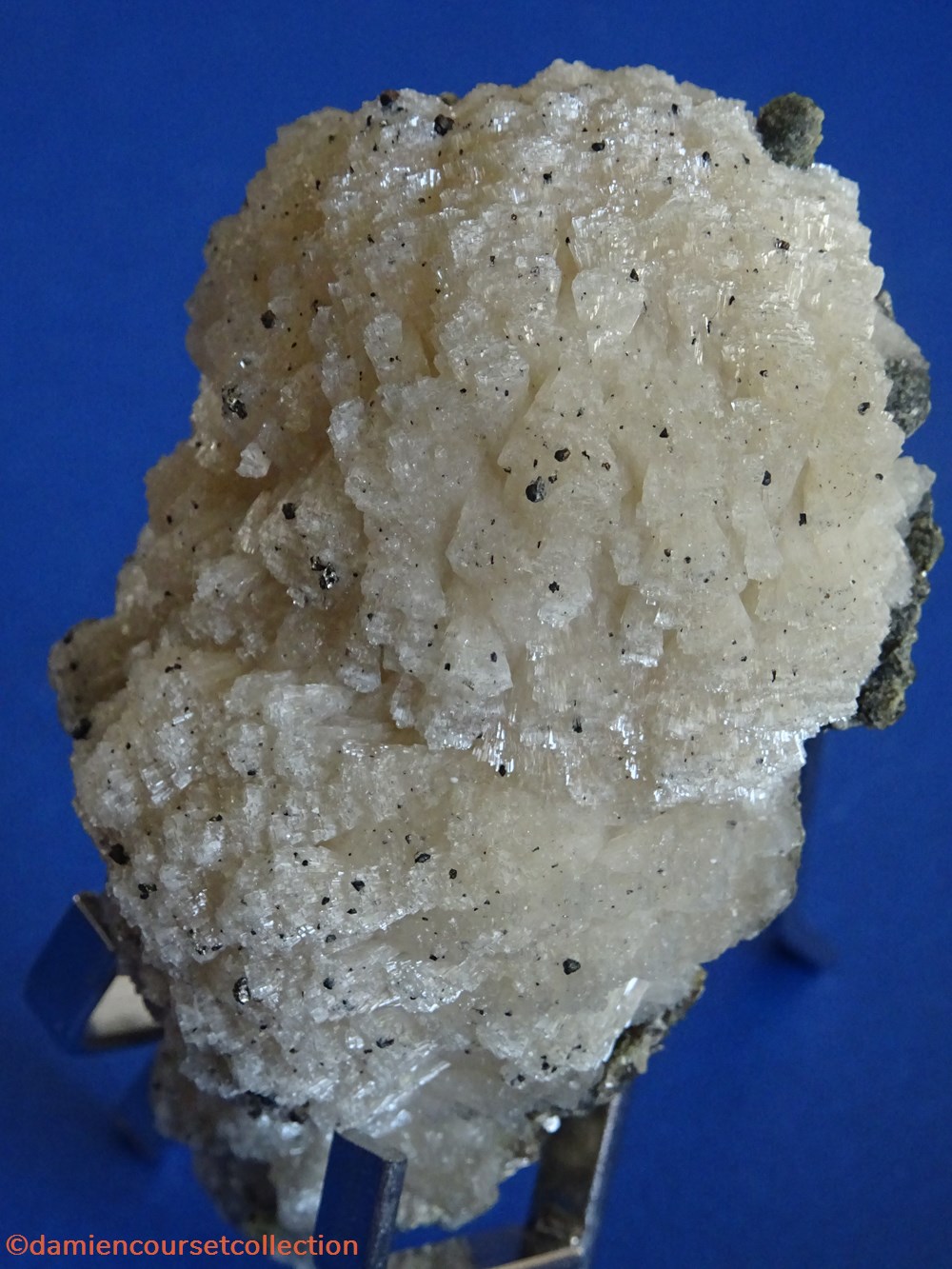 Apatite botryoidale 2 mineraux meteorites fluorapatite apatite botryoidale