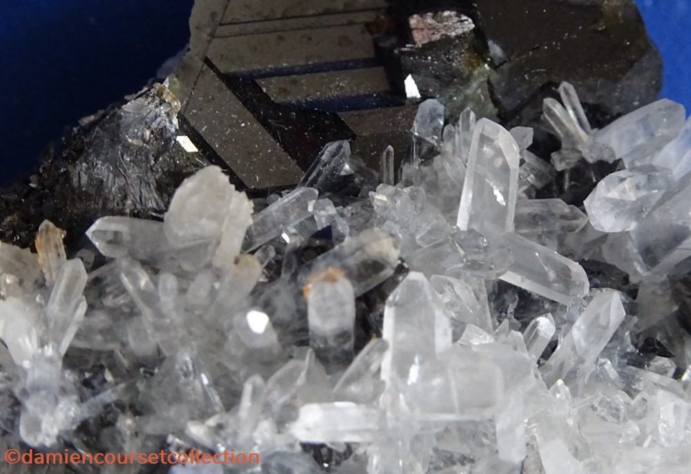 4 Macles de Quartz (diverses provenances) 4 mineraux meteorite du japon 4 macles de quartz diverses provenances