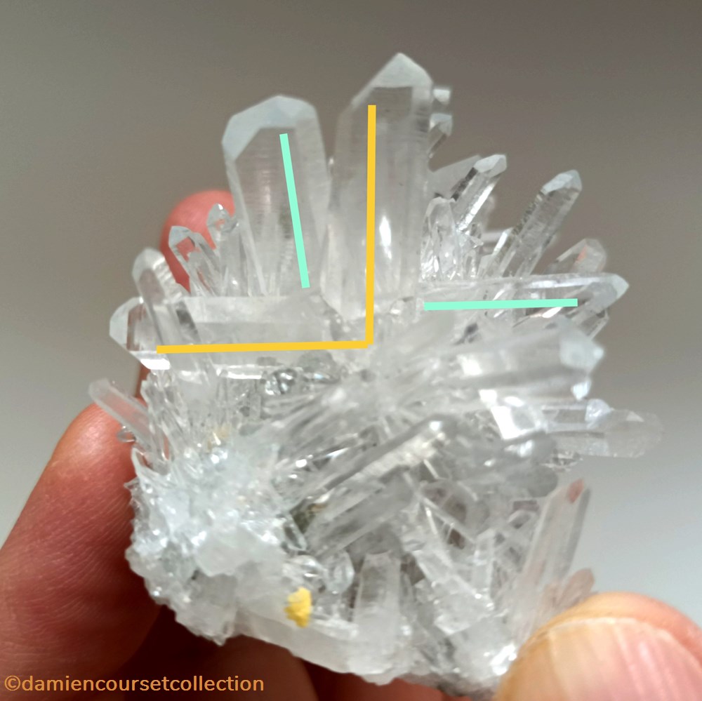 Quartz (plusieurs macles) mineraux meteorites quartz plusieurs macles