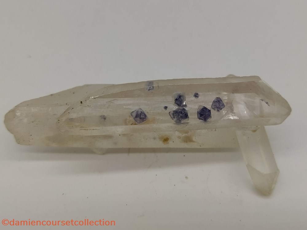 mineraux meteorites fluorite dans quartz