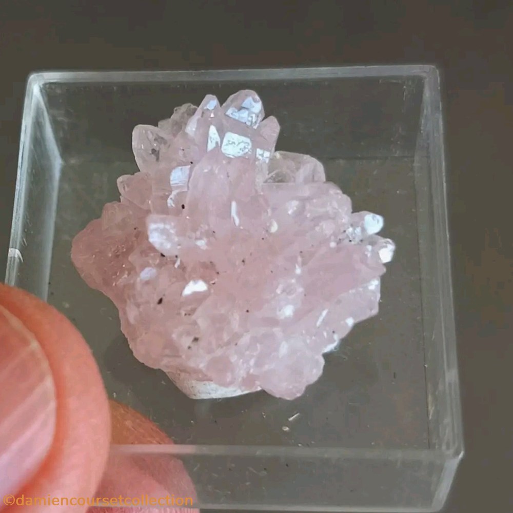 mineraux meteorites quartz rose
