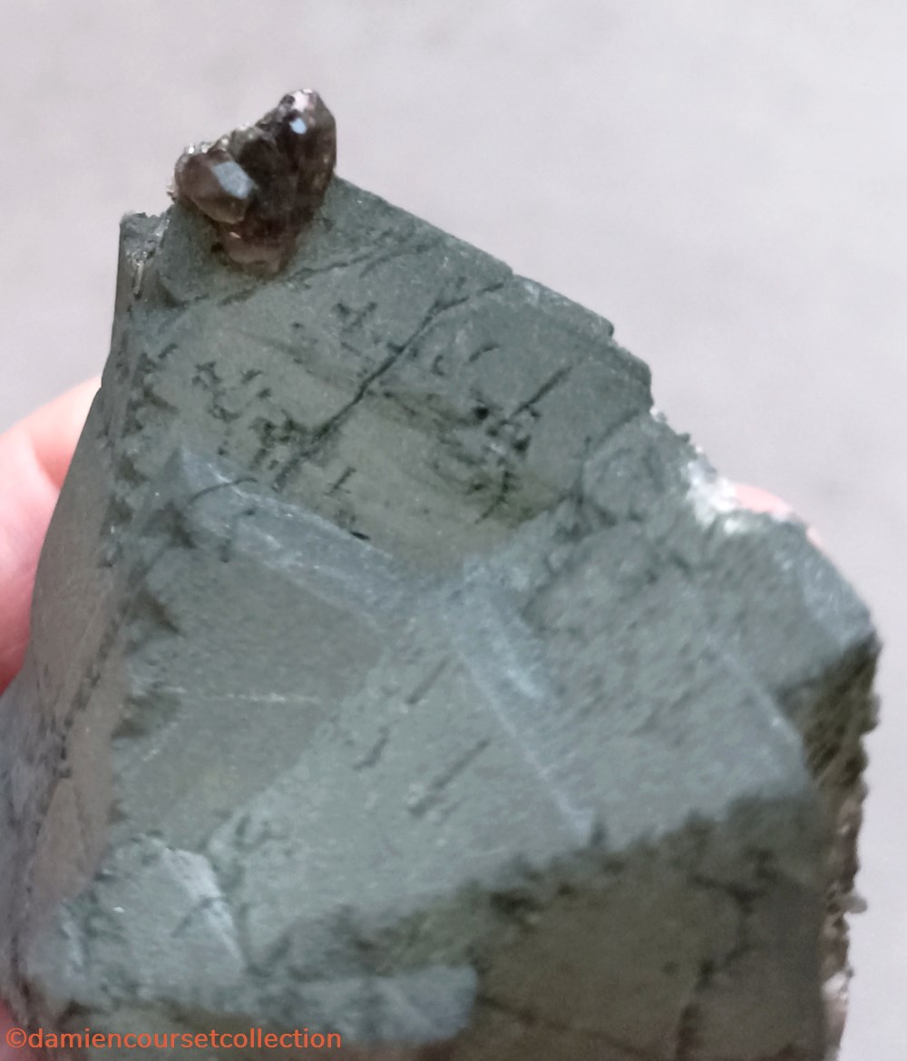 Adulaire, Chlorite et Quartz fumé (Alpes italiennes) 4 mineraux meteorites orthoclase adulaire chlorite et quartz fume alpes italiennes