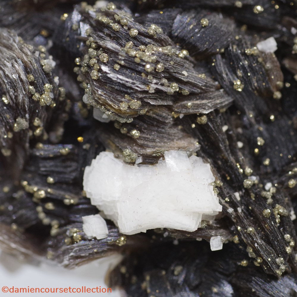 mineraux meteorites muscovite variete zinnwaldite