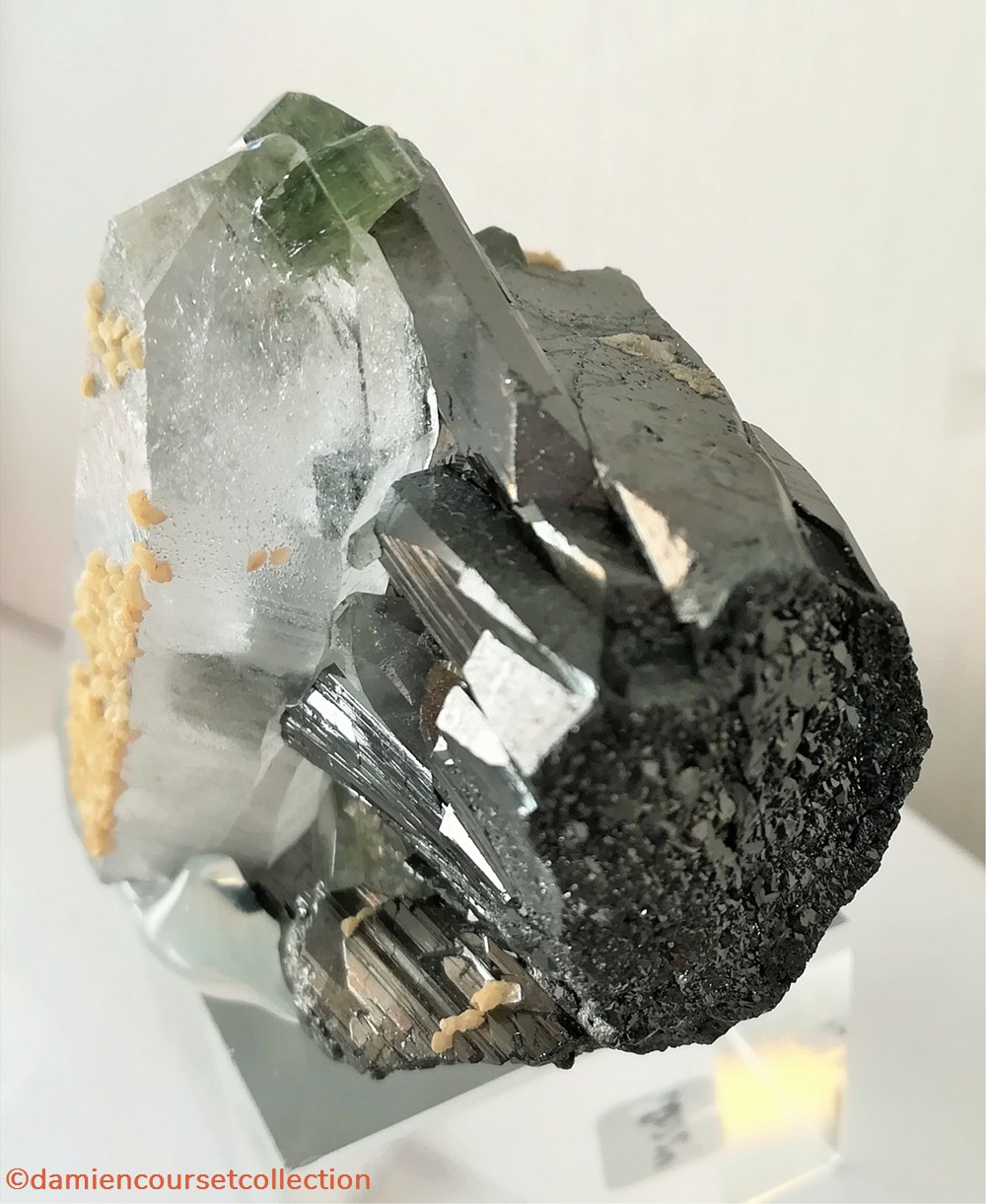 Wolframite, Quartz et Apatite 2 mineraux meteorite wolframite quartz et apatite