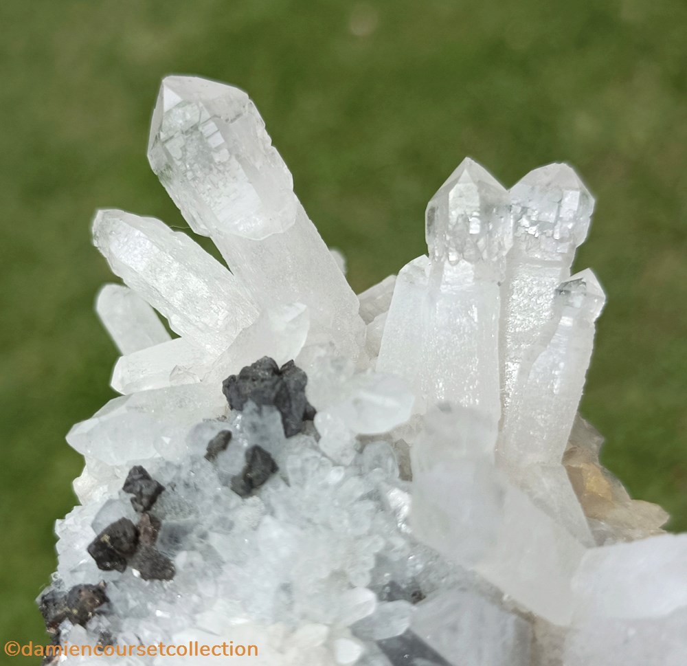 Quartz sceptre et chalcopyrite mineraux meteorites quartz sceptre et chalcopyrite