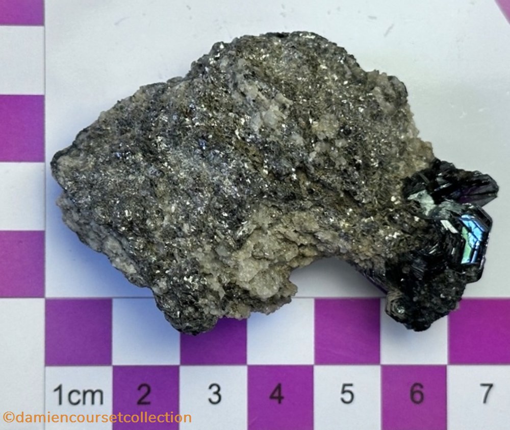 mineraux meteorites hematite rose de fer suisse