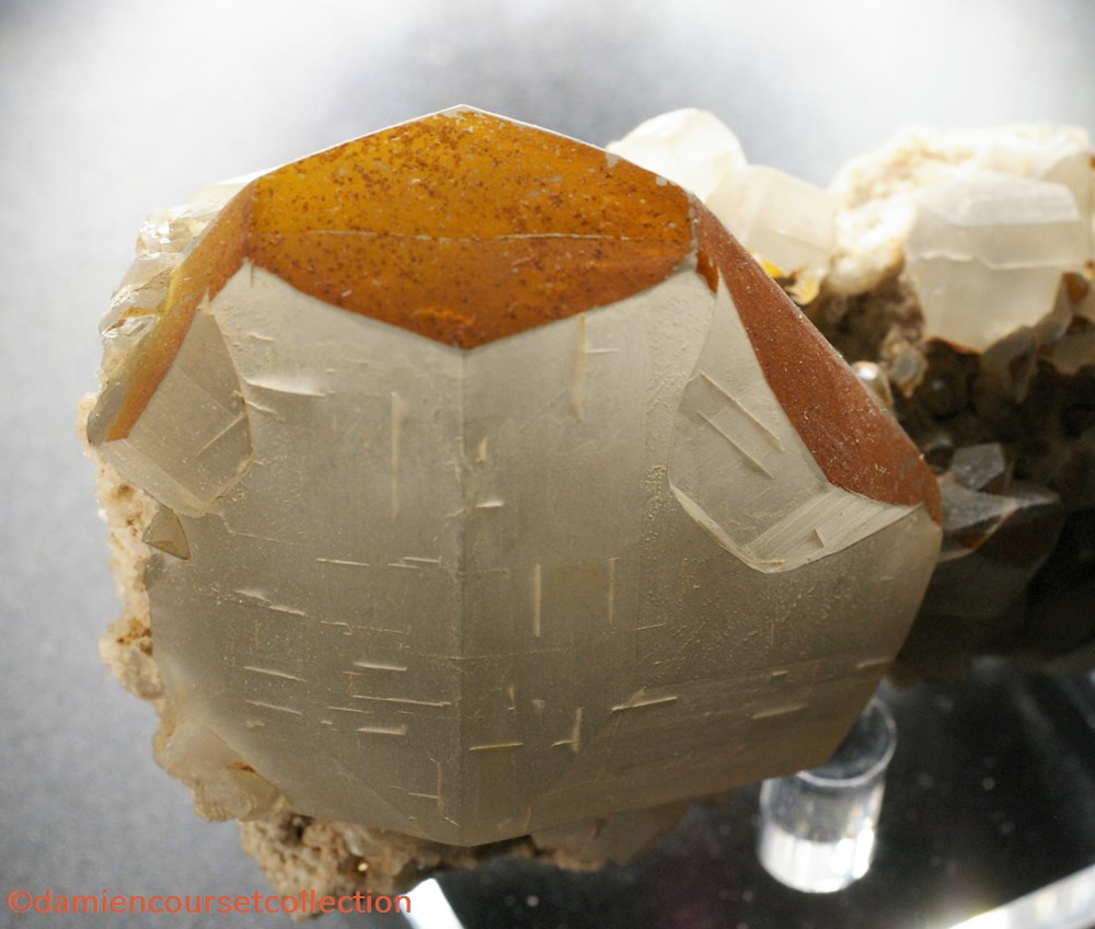 Calcite (Chimay) mineraux meteorites macle calcite chimay