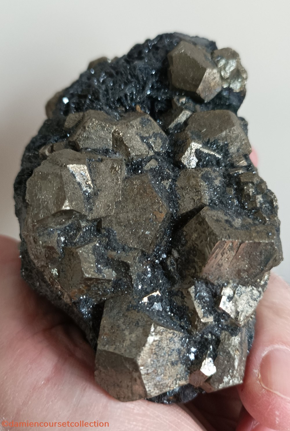 mineraux meteorites pyrite et hematite ile elbe