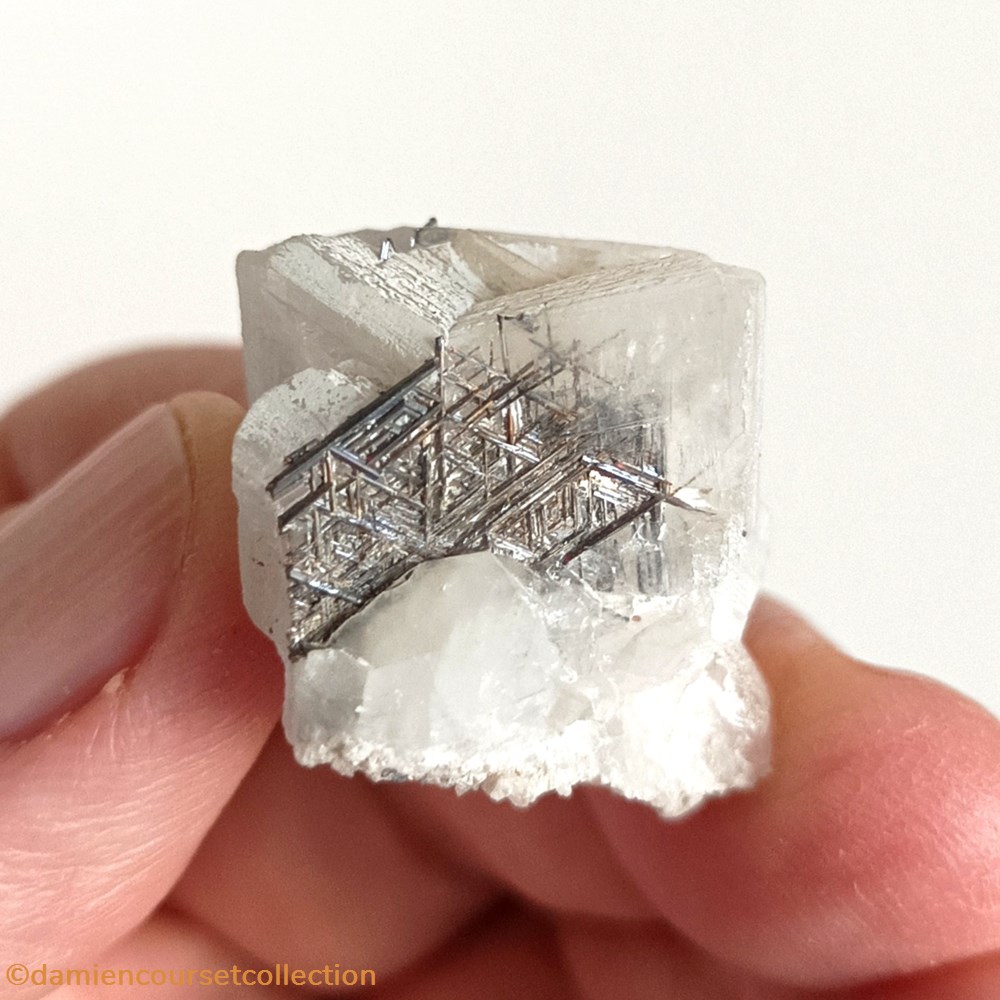 Adulaire et Rutile (Sagenite) 2 mineraux meteorites orthoclase adulaire et rutile sagenite
