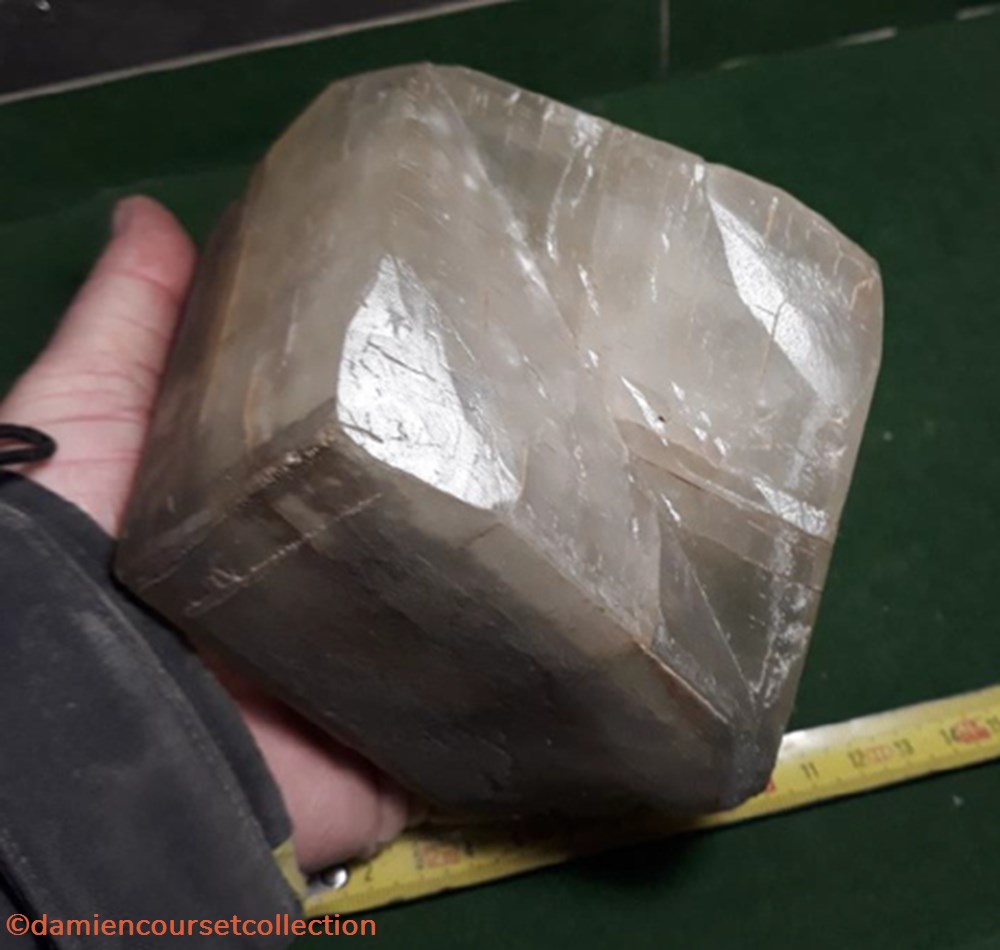 Calcite XXL (Chimay) 3 mineraux meteorites macle calcite xxl chimay