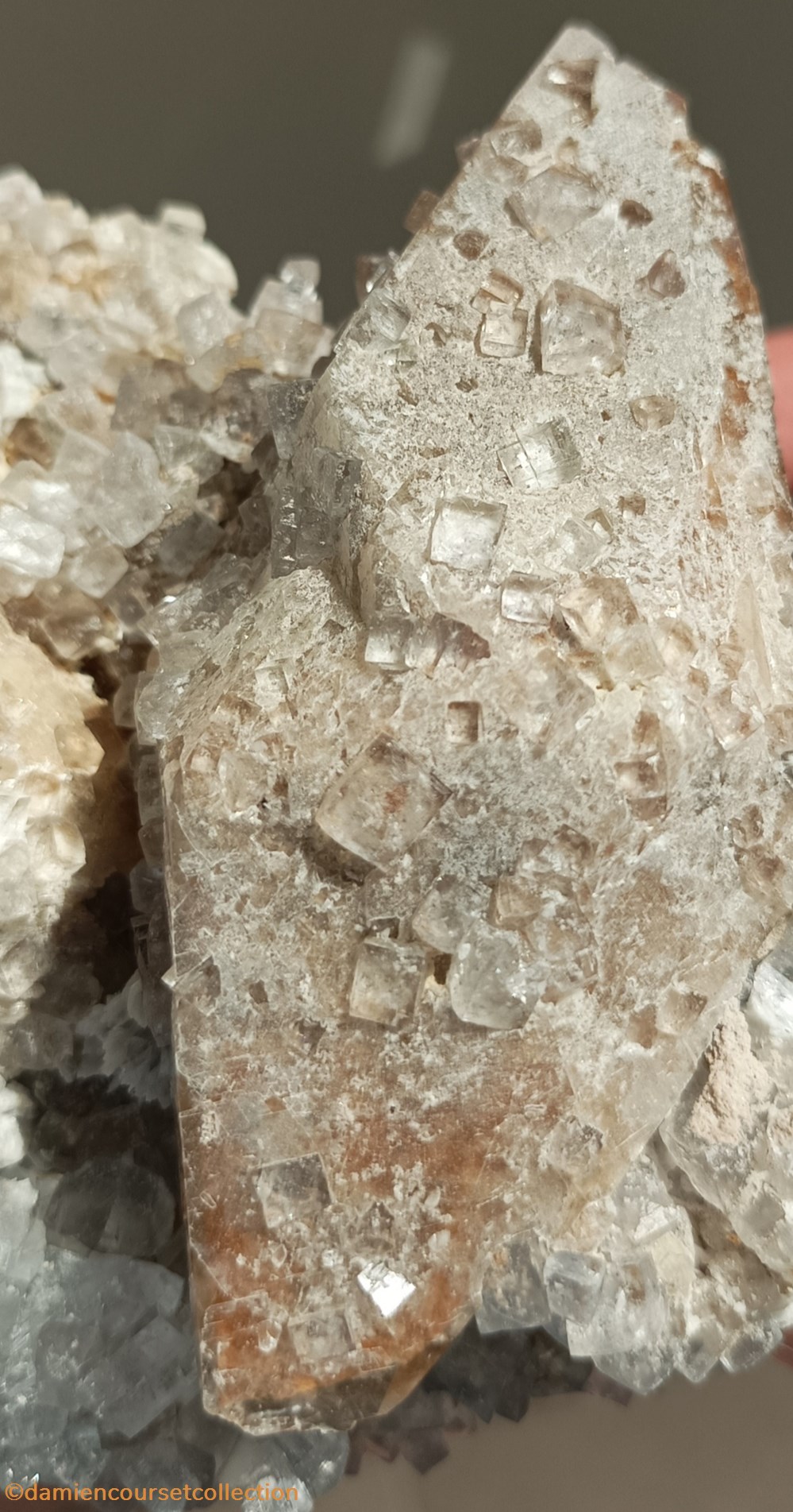 Fluorite sur Calcite 2 mineraux meteorites fluorite sur calcite