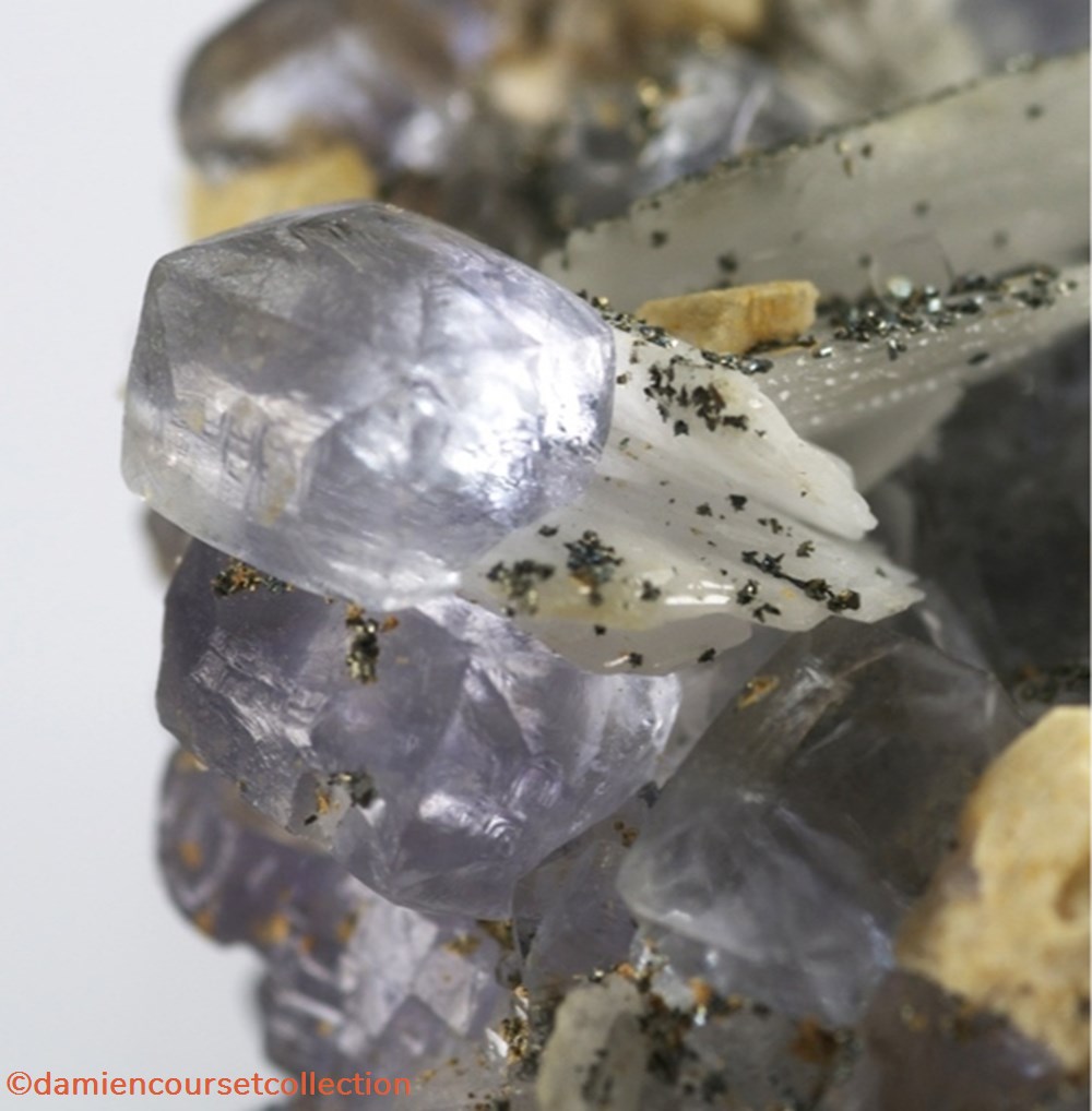 Fluorite (tétrahexaédre), Baryte, Dolomite et Marcassite 2 mineraux meteorite tetrahexaedrique fluorite tetrahexaedre baryte dolomite et marcassite