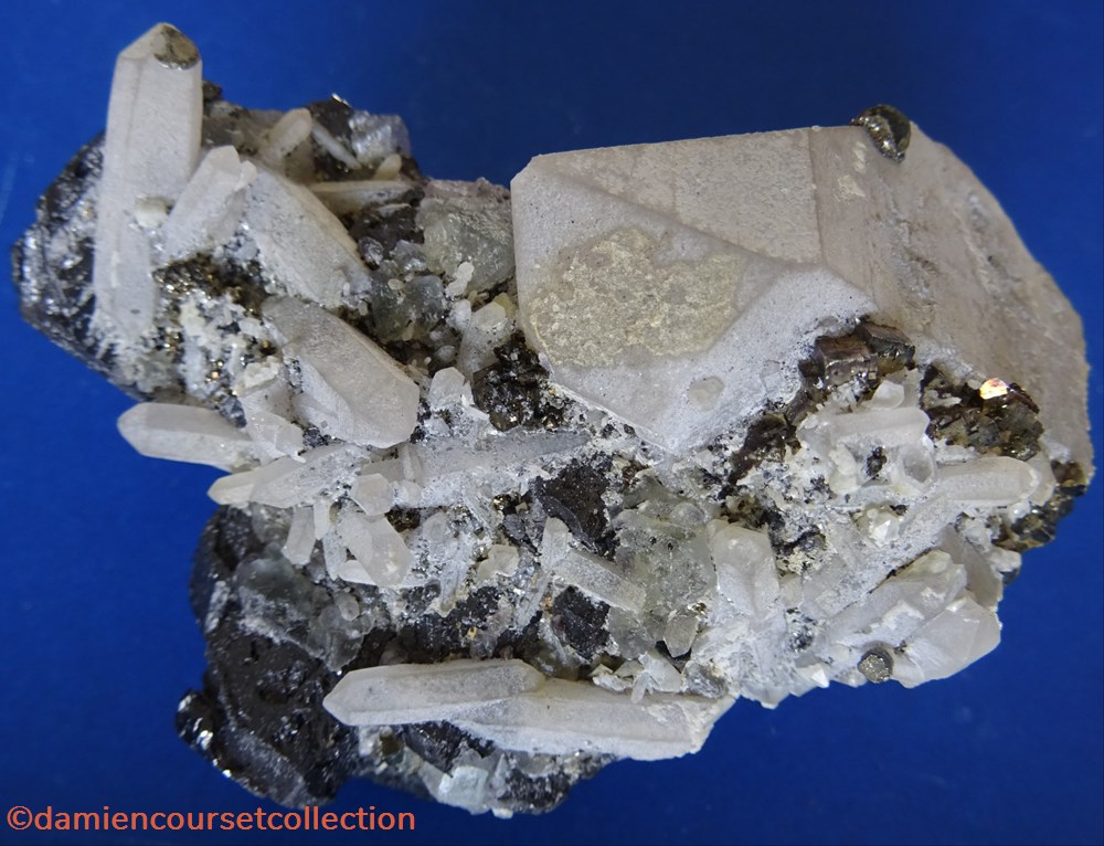 Fluorite, Ferberite et Quartz 5 mineraux meteorites fluorite ferberite et quartz