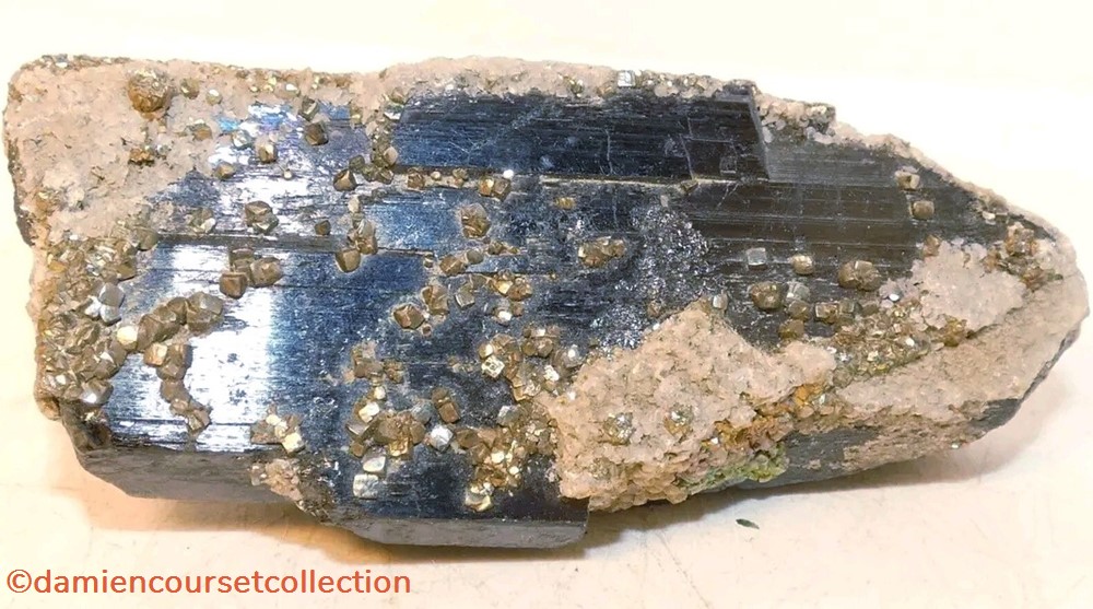 Wolframite (Ferberite) et Pyrite 2 mineraux meteorites wolframite ferberite et pyrite