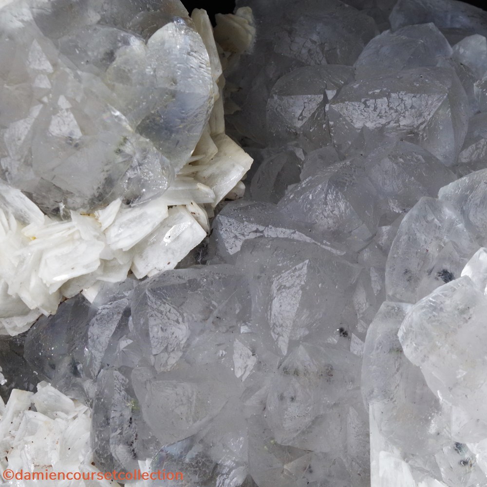 Fluorite (tétrahexaédre) et Barite XXL 4 mineraux meteorites tetrahexaedrique fluorite tetrahexaedre et barite xxl
