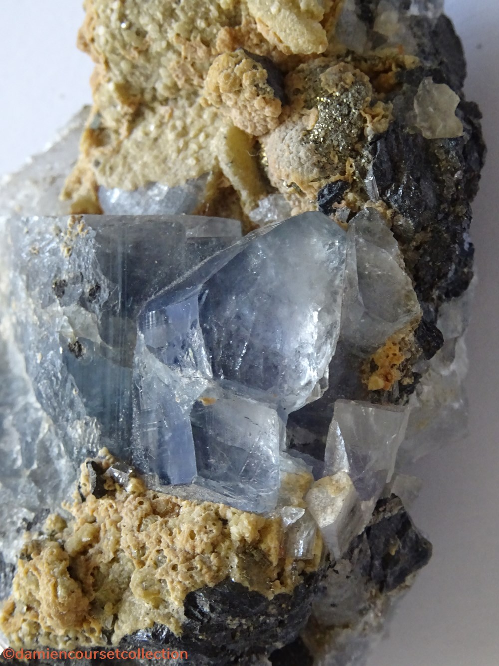Apatite bleue mineraux meteorite fluorapatite apatite bleue
