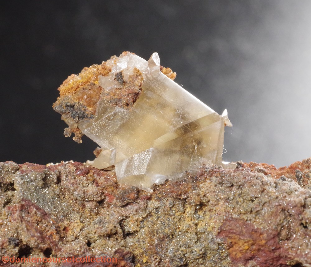 mineraux meteorites cerusite macle