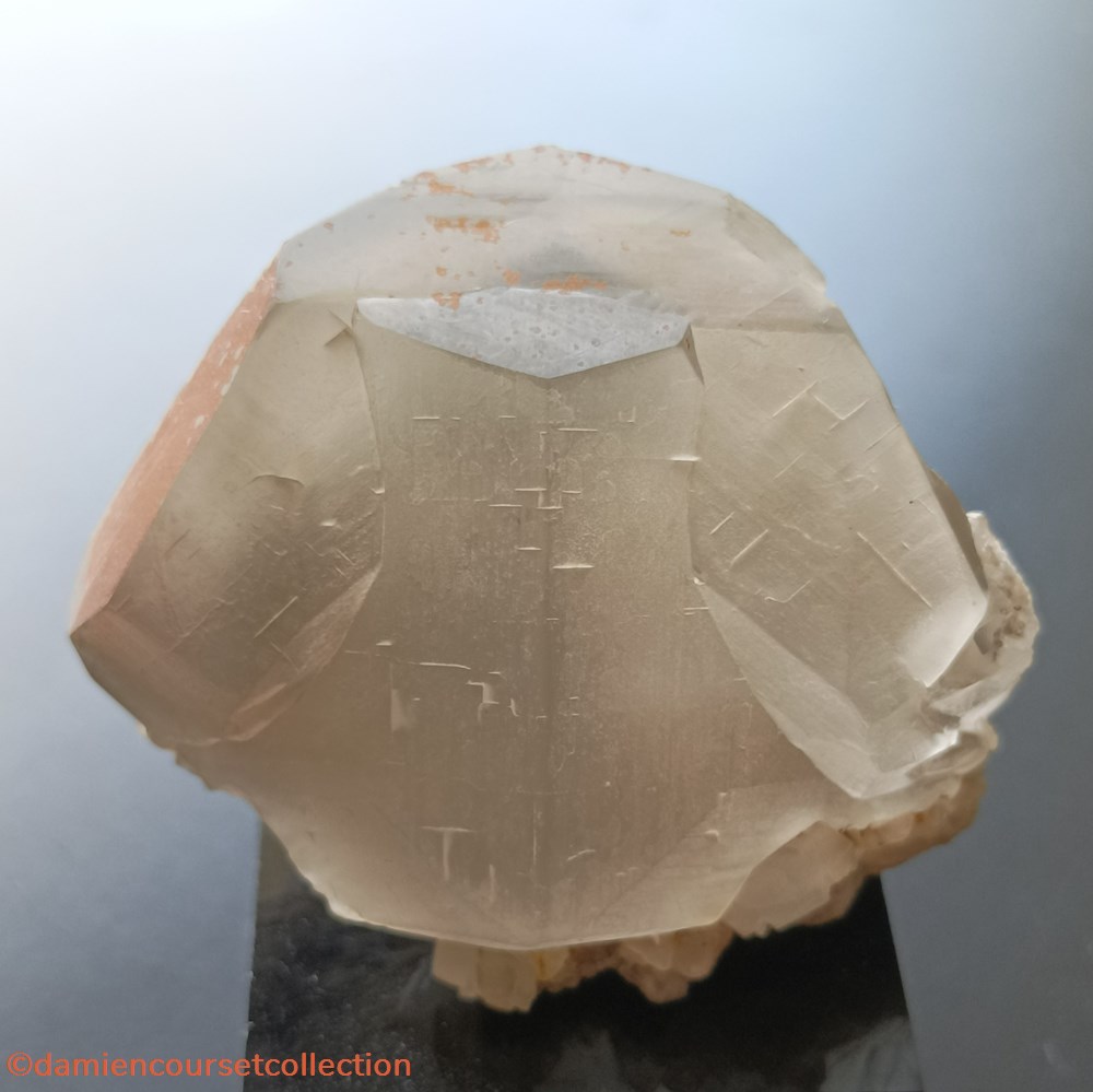 Calcite (Chimay) mineraux meteorites macle calcite chimay