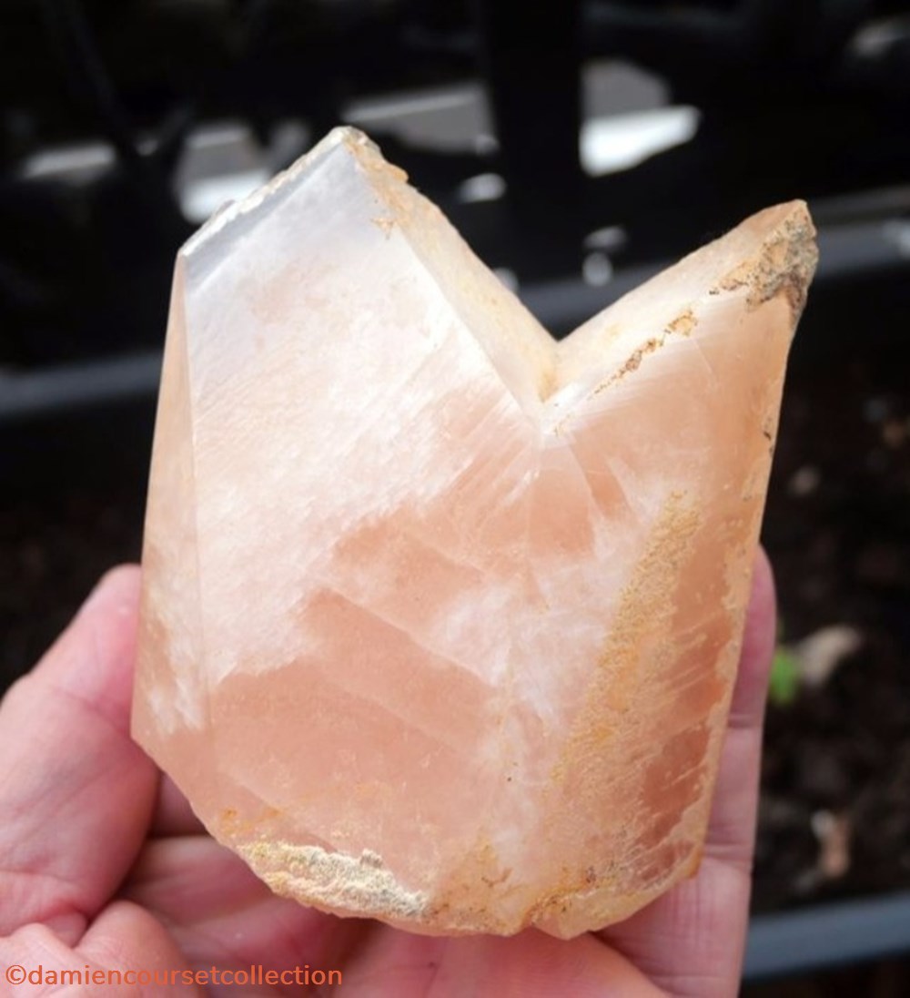 mineraux meteorites calcite maclee carriere de lire maine et loire