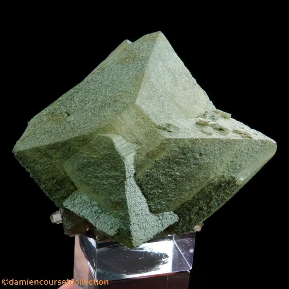 Adulaire, Chlorite et Quartz fumé (Alpes suisses) mineraux meteorites orthoclase adulaire chlorite et quartz fume alpes suisses