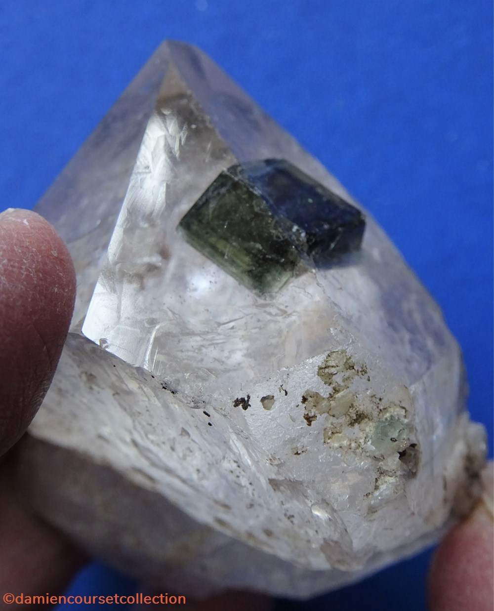 Apatite (inclusion dans Quartz) 3 mineraux meteorites fluorapatite apatite inclusion dans quartz