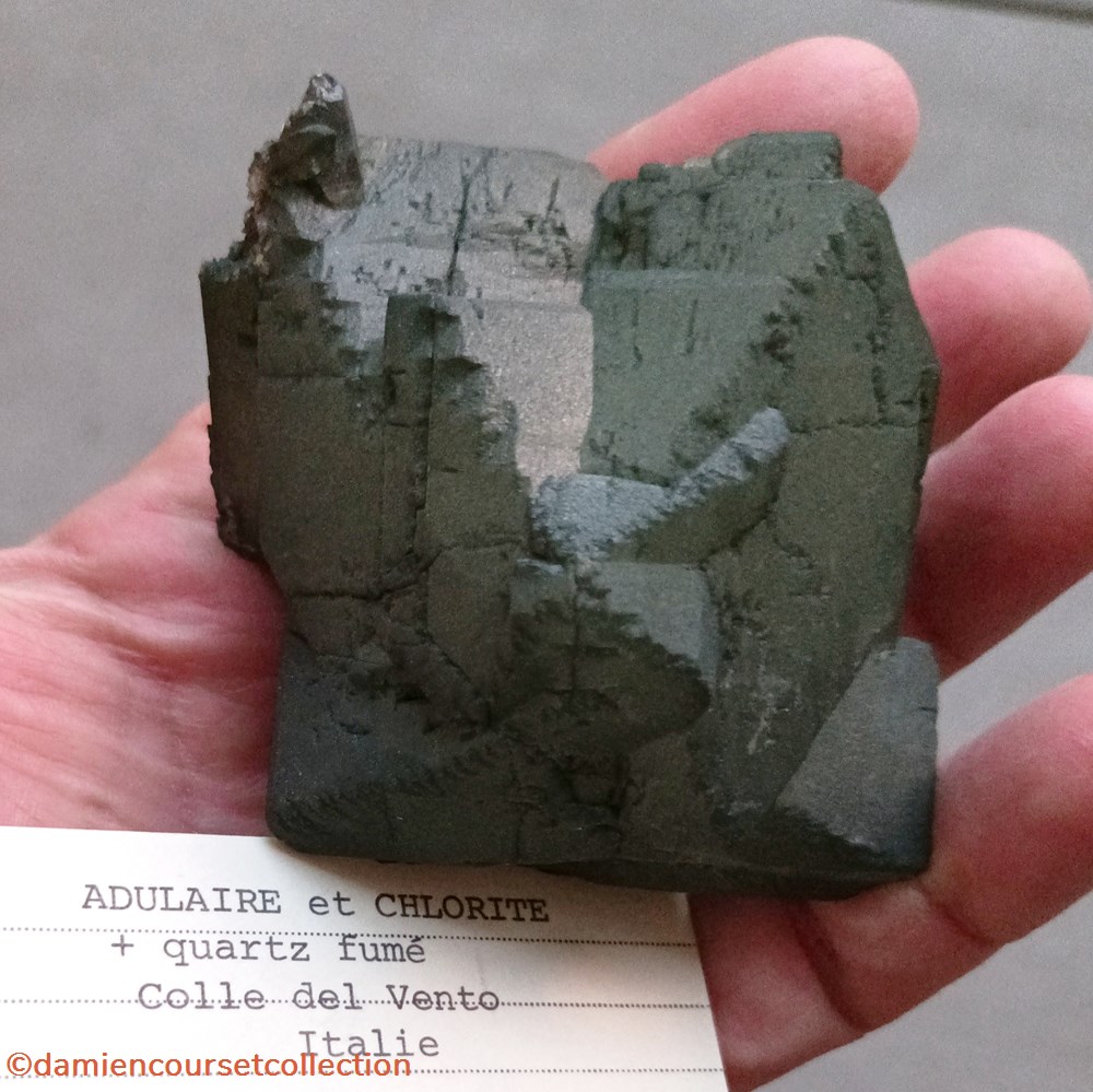 Adulaire, Chlorite et Quartz fumé (Alpes italiennes) mineraux meteorites orthoclase adulaire chlorite et quartz fume alpes italiennes