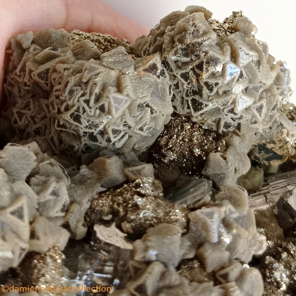 Siderite, apatite et arsenopyrite 3 mineraux meteorites siderite apatite et arsenopyrite