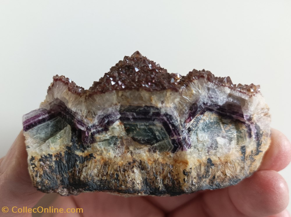 mineraux meteorites quartz hematoide sur fluorite morvan
