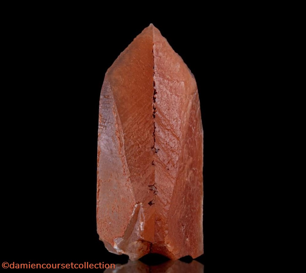 mineraux meteorites macle 2 calcites avesnes sur helpe carriere saint hilaire
