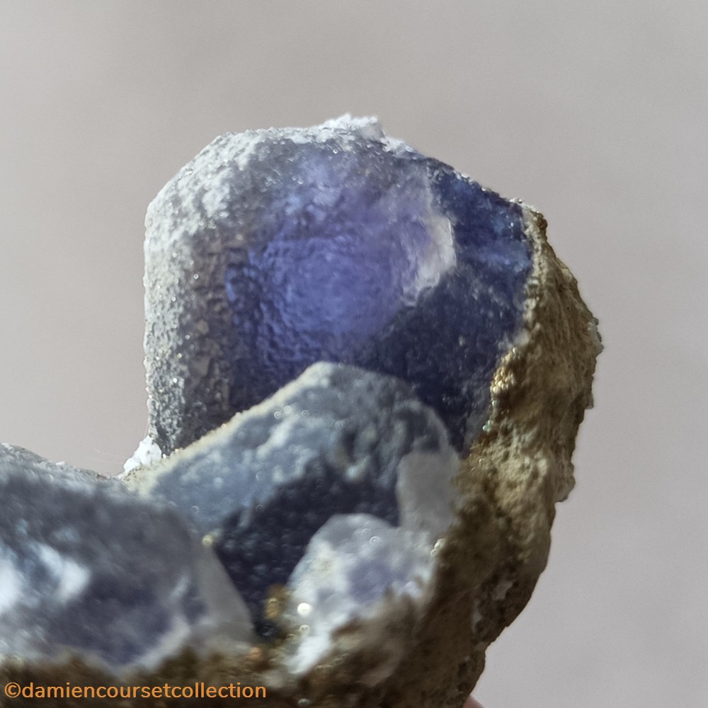 Fluorite 3 mineraux meteorites fluorite