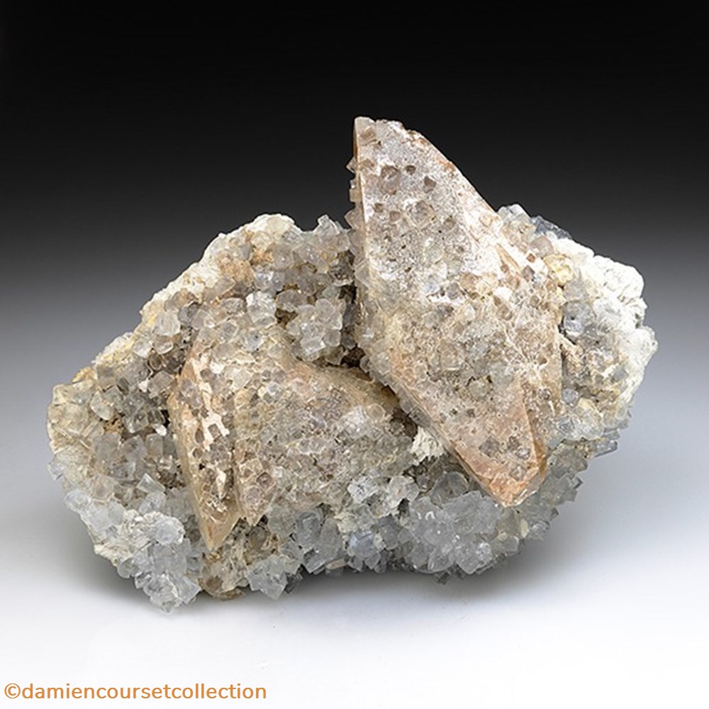 Fluorite sur Calcite mineraux meteorites fluorite sur calcite