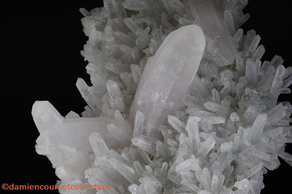 Quartz améthysé (Bulgarie) 4 mineraux meteorites macle du japon quartz amethyse bulgarie